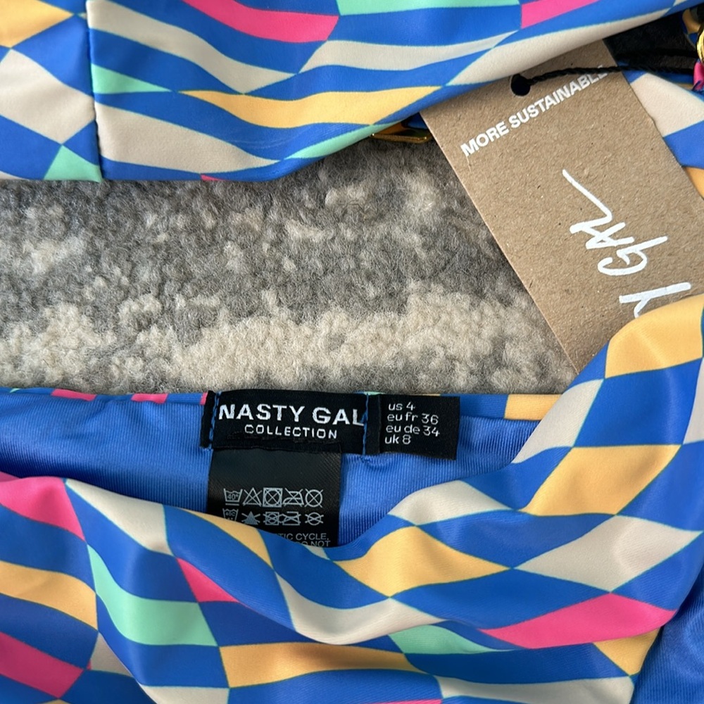 Nasty Gal Swimsuit New with Tag size 4 - Picture 3 of 4